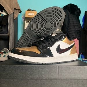 Jordan 1 Low "Gold Toe"